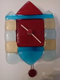 Orologi in vetro colorato