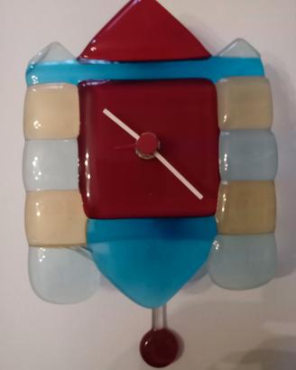 Orologi in vetro colorato