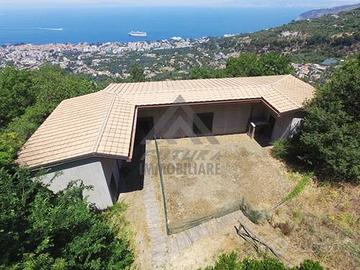 Attività / Licenza di 200 m² con 3 locali a Sorren