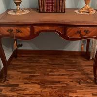 Scrittoio in Bois De Rose con piano in pelle