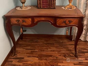 Scrittoio in Bois De Rose con piano in pelle