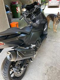 Yamaha tmax 560 anno 2022