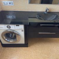 Arredamento bagno nero laccato lucido, doccia, san