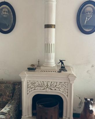 Prestigiosa Stufa in ceramica di Castellamonte-