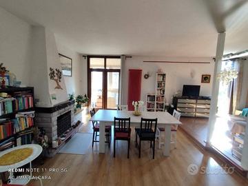 Appartamento di 160 m² con 4 locali e box auto a T