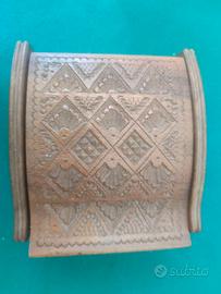 cofanetto in legno intagliato