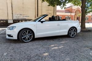 Audi A3 Cabrio 2.0 TDI con equipaggiamento S line