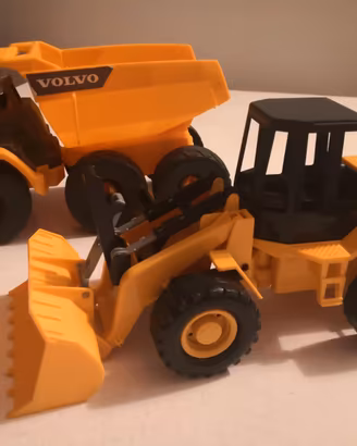 2 Camion Giocattolo Volvo Dickie Toys e Ruspa MC