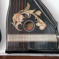 Antiche arpe da tavolo o da arredamento