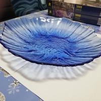 piatto vassoio in vetro azzurro a forma di foglia 