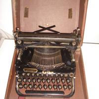 MACCHINA DA SCRIVERE PORTATILE PIEGHEVOLE  ERIKA