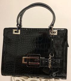 Borsa Guess donna nera stampa coccodrillo vernice