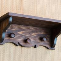 Mensola in legno massello con pomelli