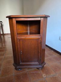 Angoliera in legno
