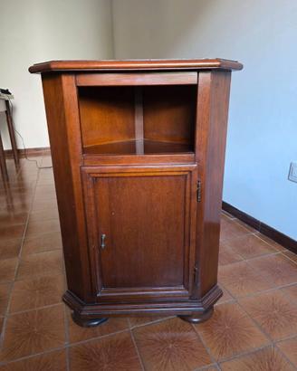 Angoliera in legno