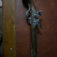 Riproduzione pistola antica