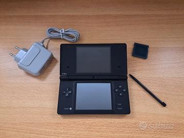 Nintendo DSi Nero (con pennino/alimentatore/R4)