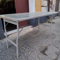 Tavolo da lavoro pieghevole con bordo rinforzato