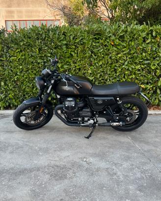 Moto Guzzi V7 Stone III 2020