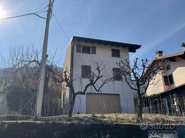 Immobile di 174 m² a Attimis