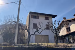 Immobile di 174 m² a Attimis