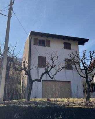 Immobile di 174 m² a Attimis