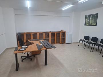 Negozio metri 60 su due livelli
