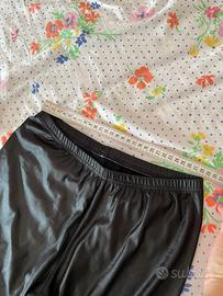 Leggins neri effetto pelle