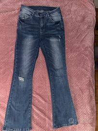 pantaloni a zampa a vita bassa