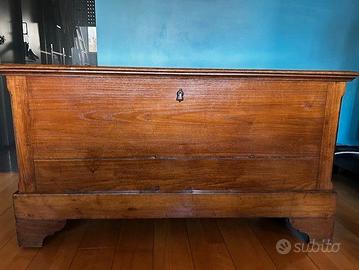 Cassapanca in legno di noce
