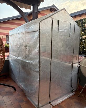 Serra in plastica con ripiani misure 186x120x190