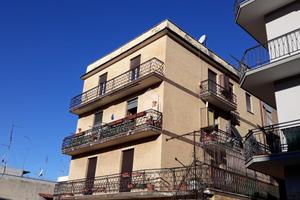 2 LOCALI A ROMA