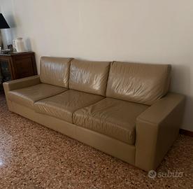 DIVANO IN PELLE