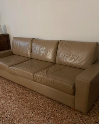 DIVANO IN PELLE