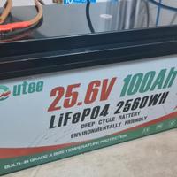 BATTERIA 25.6 VOLT 100 AMPERE USATA 1 MESE
