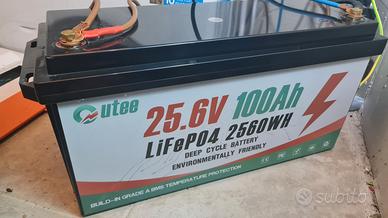 BATTERIA 25.6 VOLT 100 AMPERE USATA 1 MESE