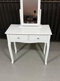 Toeletta trucco con specchio