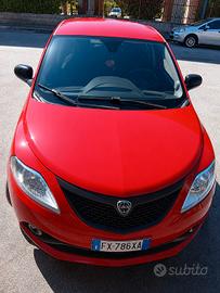 LANCIA YPSILON BENZINA ADATTA A NEO PATENTATI 