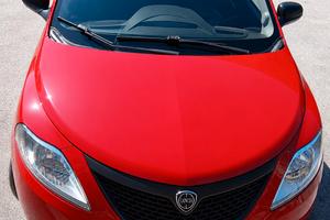 LANCIA YPSILON BENZINA ADATTA A NEO PATENTATI 