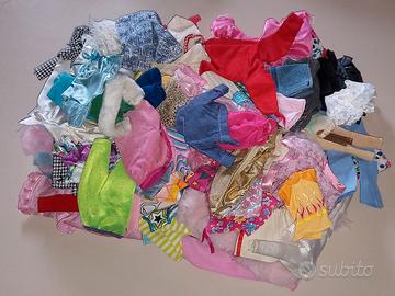 Lotto vestiti e accessori barbie