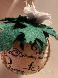 Palla natalizia con fiore in panno