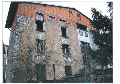 Polaveno  (Frazione) RUSTICO 600  Mq- per 4/5 app.