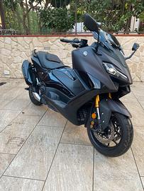 Yamaha Tmax tech max anno 2024 con 800km