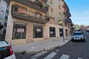 Magazzino commerciale altissima visibilità