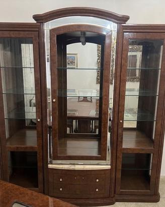 Set tavolo con sedie in vetro e credenza antichi