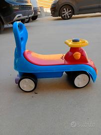 Macchinina cavalcabile per bambini