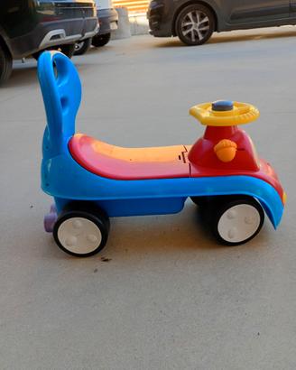 Macchinina cavalcabile per bambini