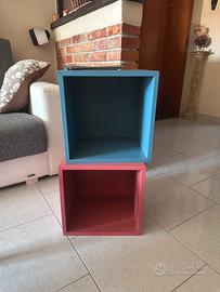 Box Ikea con staffe per appendere