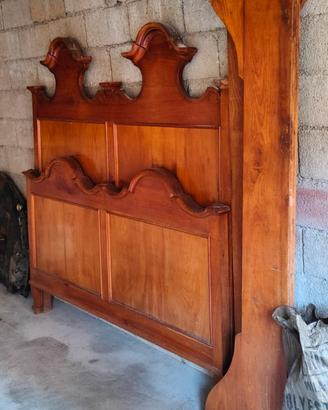Letto antico in noce