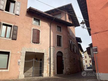 Appartamento arredato con posto auto